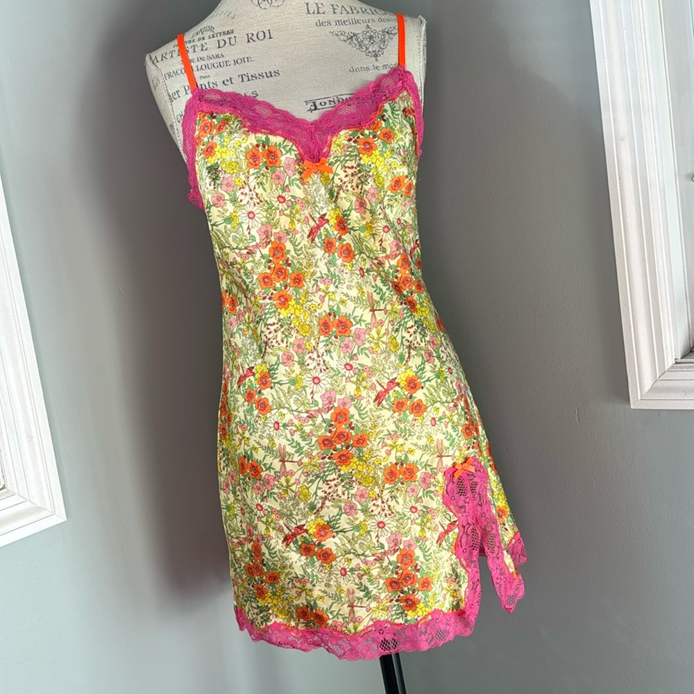 Victoria’s Secret 2000’s floral‎ dragonfly neon trimmed slip dress négligée EUC